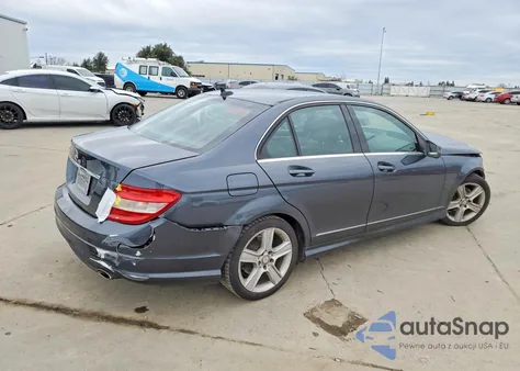 2010 Mercedes-Benz C 300 из США, поврежденный, VIN WDDGF5EB0AR088569